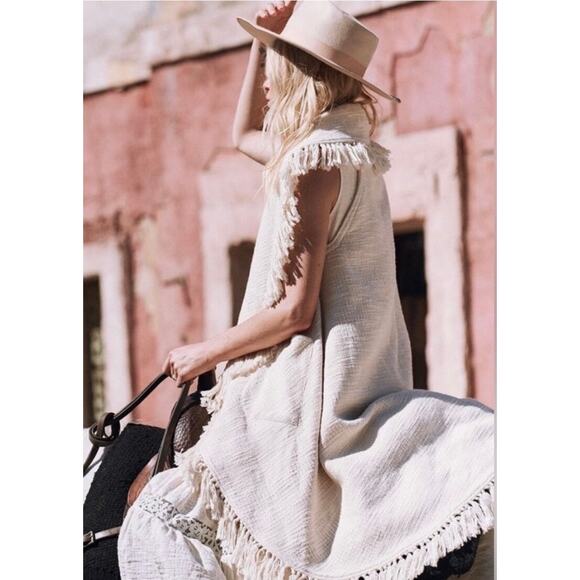 Spell & The Gypsy White River Poncho Knit Fringe Vest Long Cream Cotton M/L - Picture 3 of 12